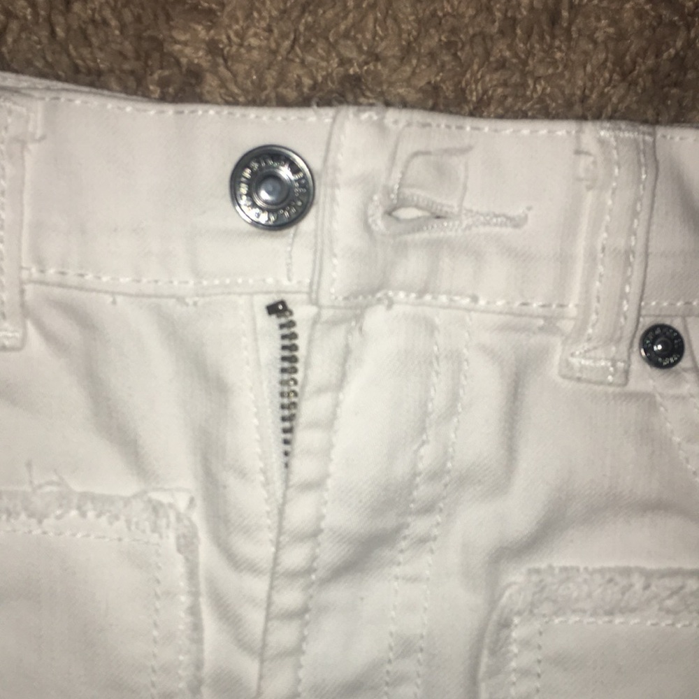 White shorts! - Picture 3 of 4